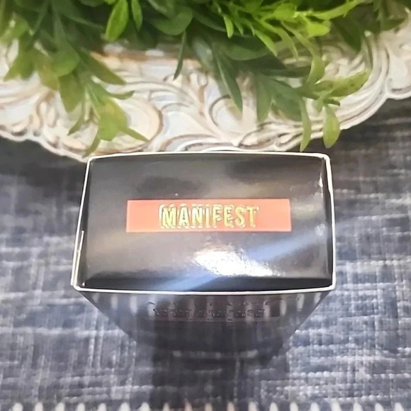 Pout Perfect Liquid Lipstick Manifest - Picture 2 of 4